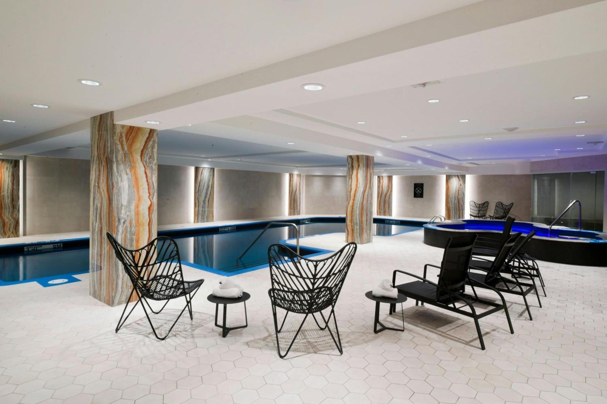 Sheraton Laval Hotel Esterno foto